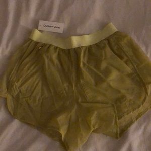 NWT Outdoor Voices Overlay 4” short Pear Sz Small